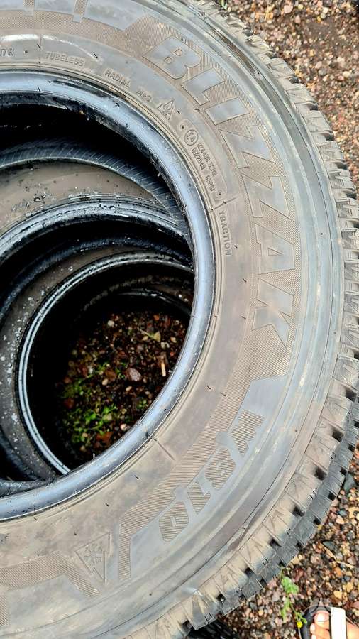 Bridgestone Blizzak W810, winter 215/70 R15