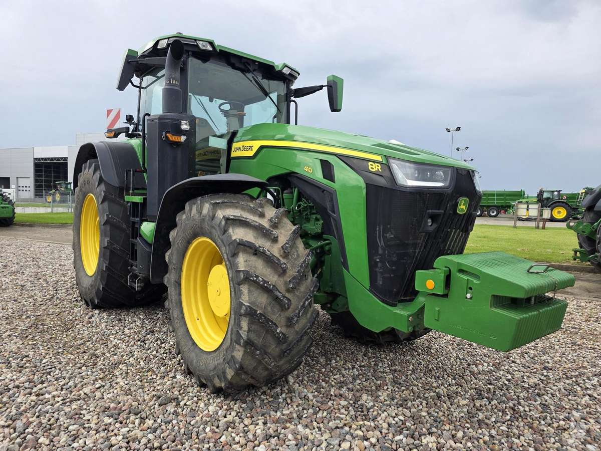 John Deere 8R410, traktoriai