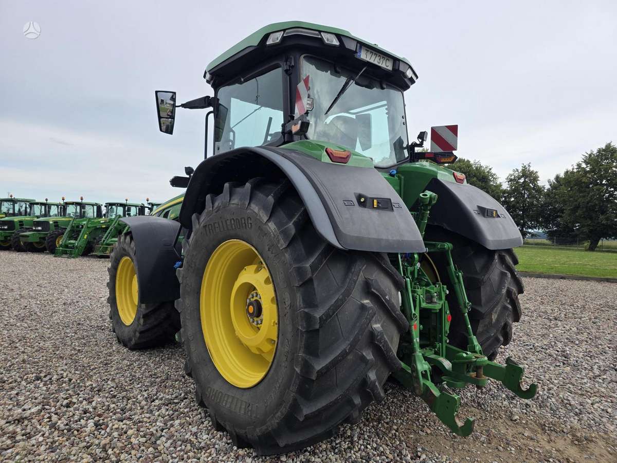 John Deere 8R410, traktoriai