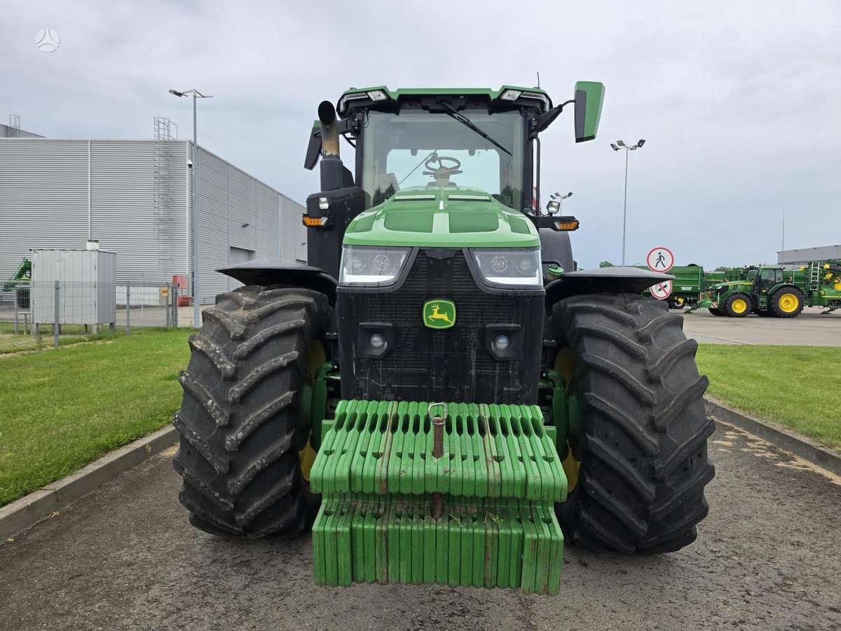 John Deere 8R370, tractors