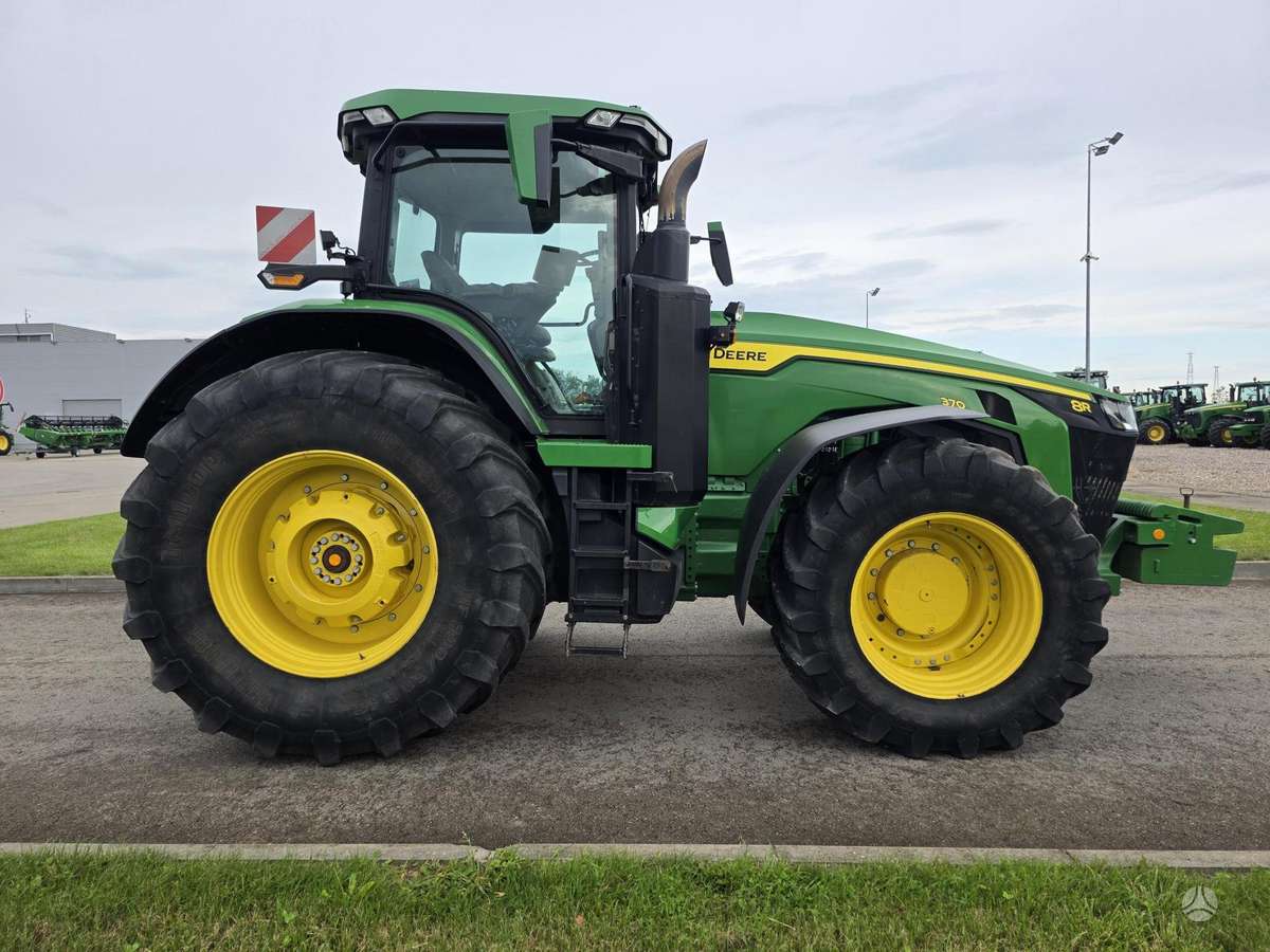 John Deere 8R370, tractors