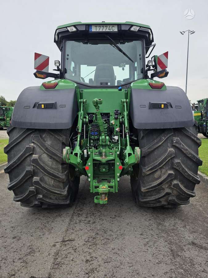 John Deere 8R370, tractors