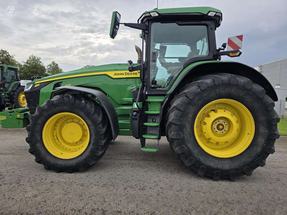 John Deere 8R370, traktoriai