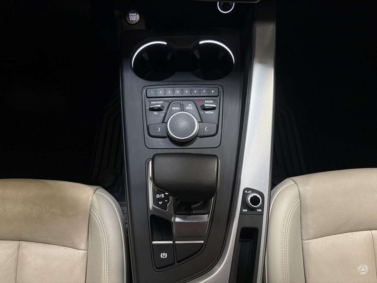 Audi A4, 2.0 l., Седан