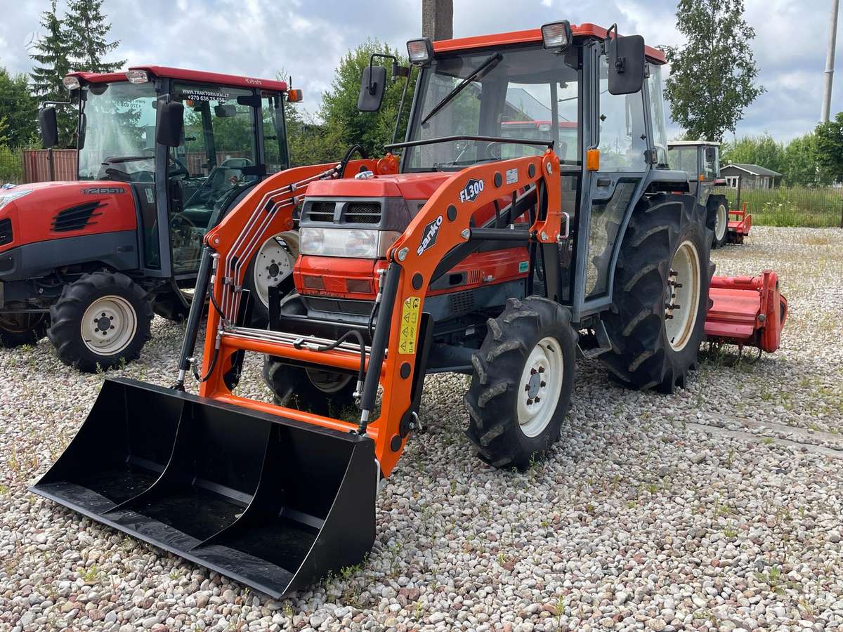 Kubota GL320, traktoriai