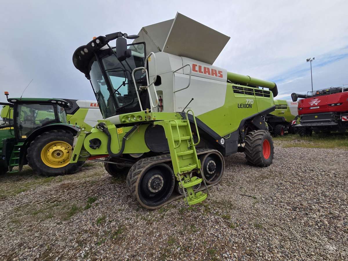 Claas Lexion 770 TT, combine harvesters