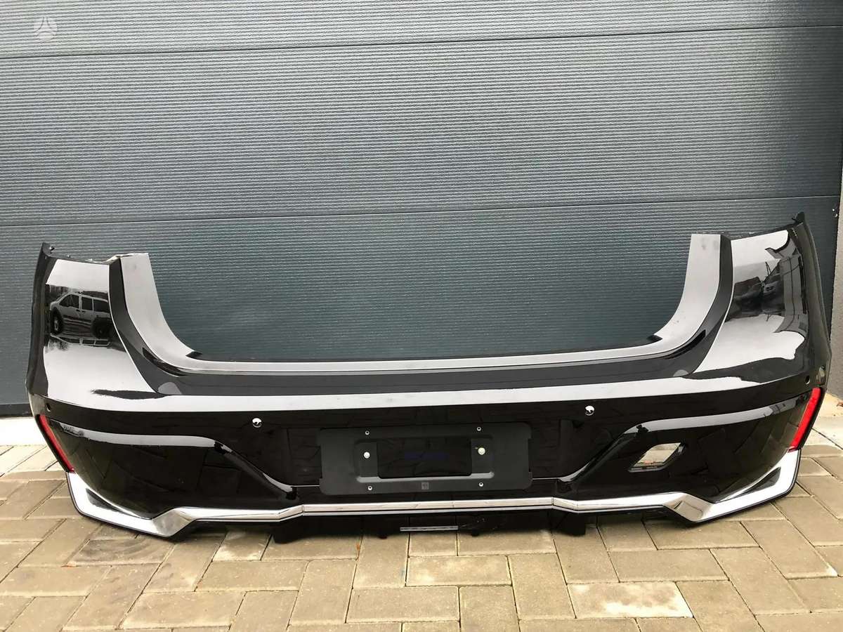 BMW 760 G70 radikai bamperiai