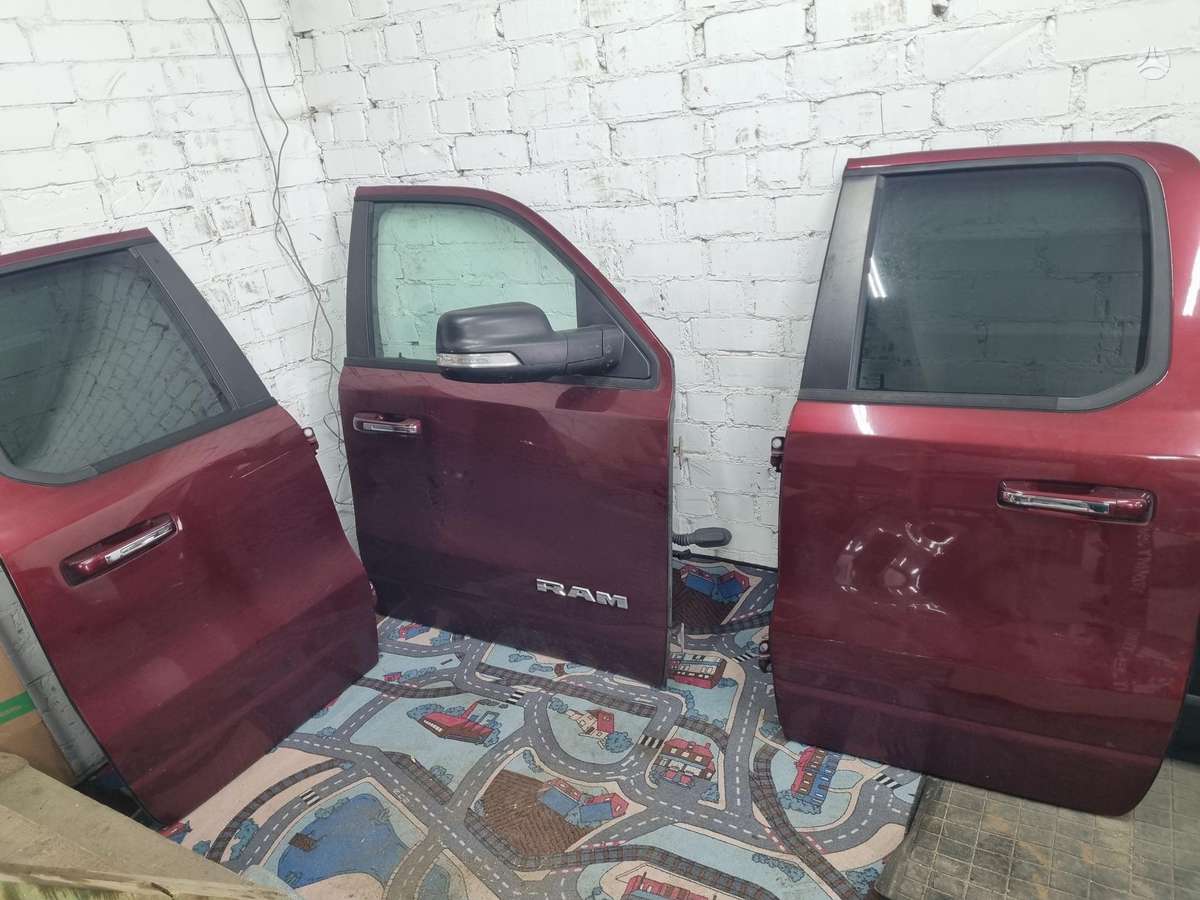 Dodge Ram dalimis. Spalva pvr big horn