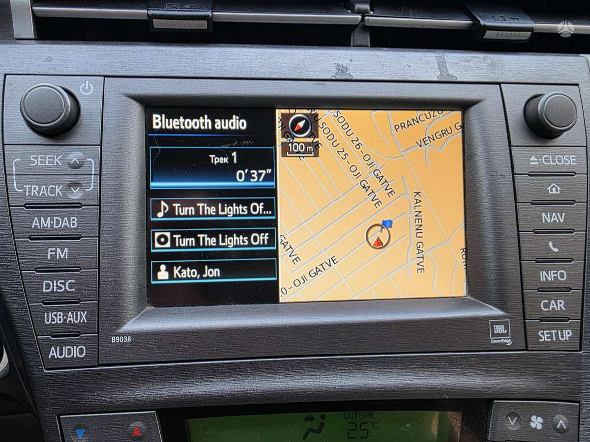 Toyota Prius - 12