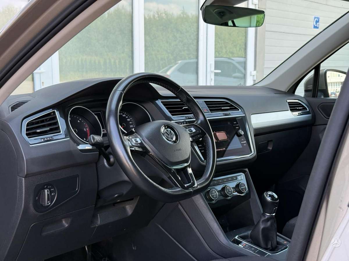 Volkswagen Tiguan - 11