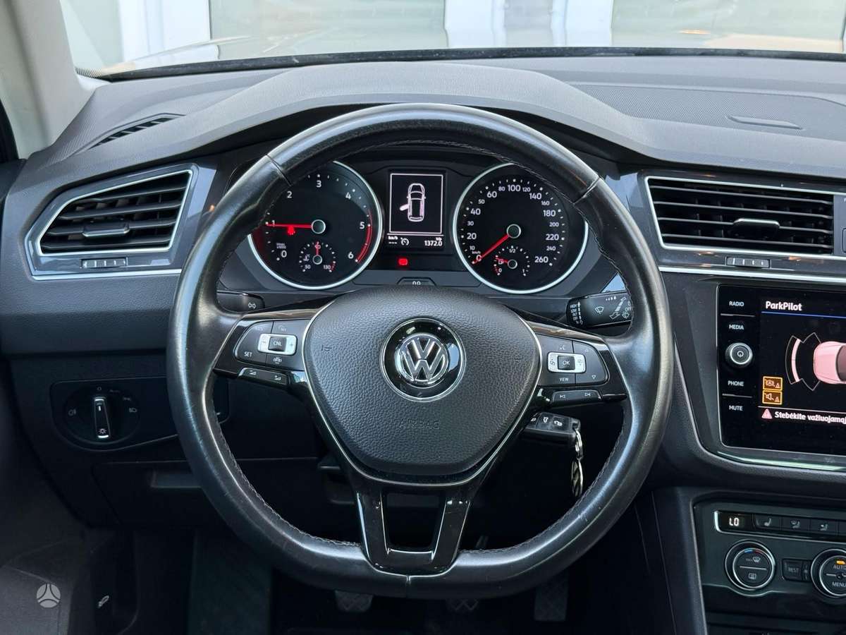 Volkswagen Tiguan - 10