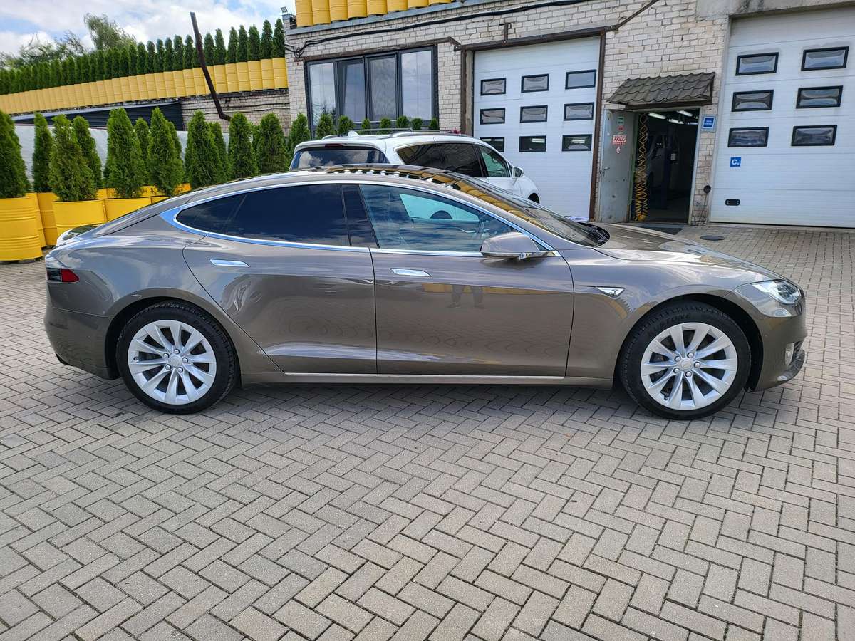 Tesla Model S, 85 кВт·ч, Седан