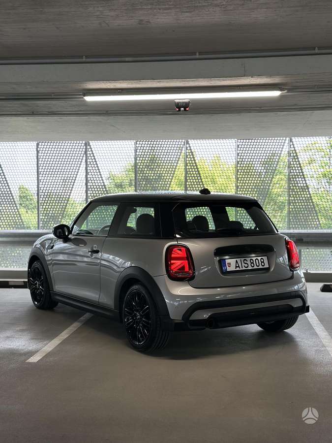 Mini Cooper, 1.5 l., hatchback