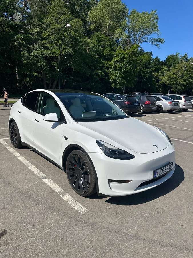 Tesla Model Y - 2