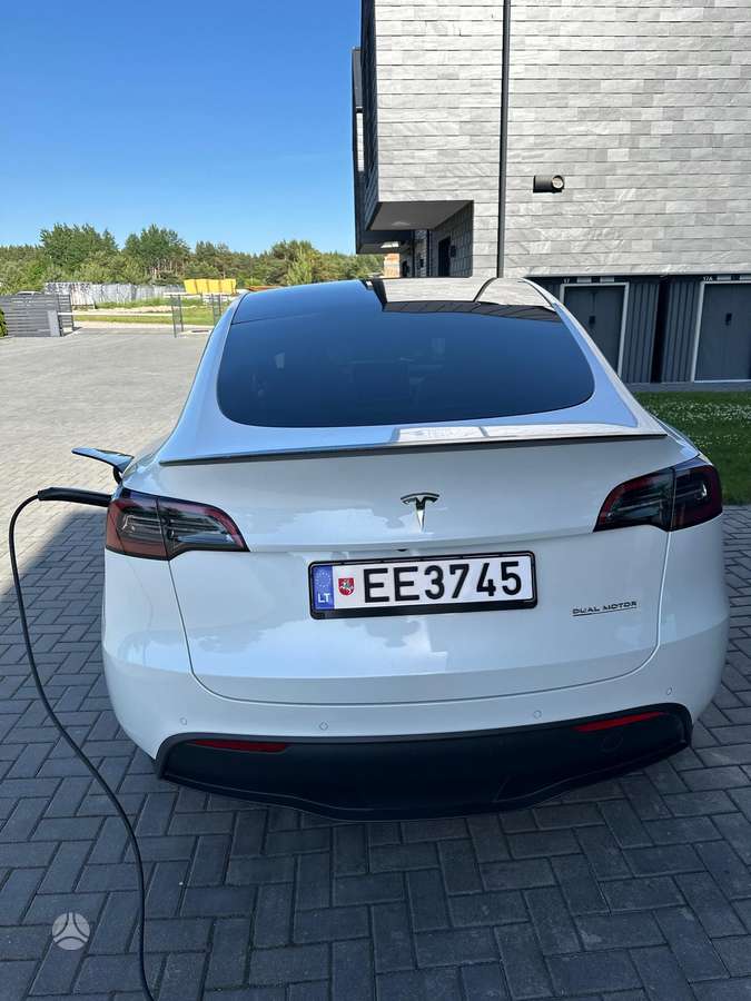 Tesla Model Y - 7