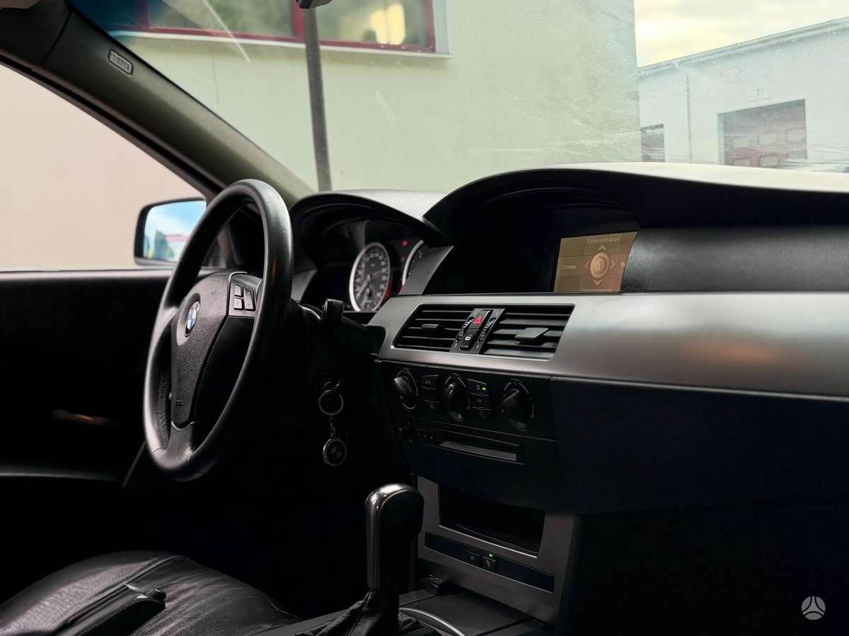 BMW 525, 2.5 l., Седан