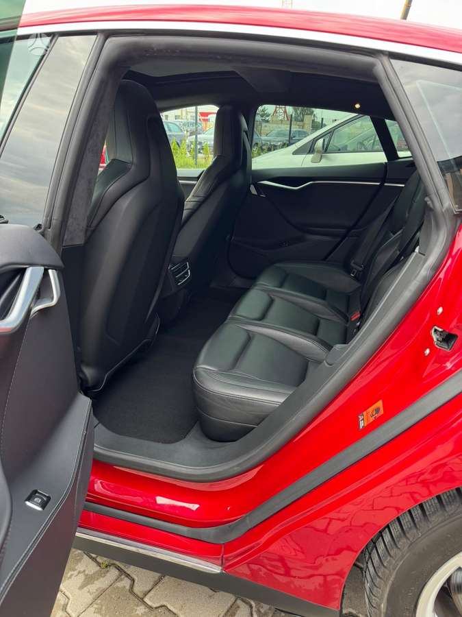 Tesla Model S - 12