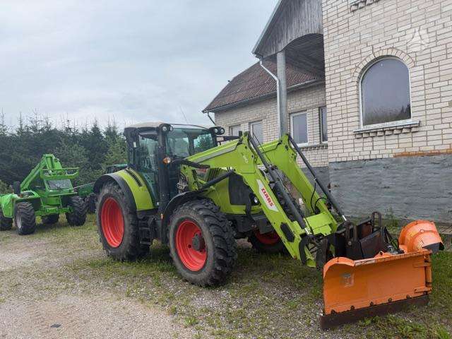 Claas Arion 440 su Claas front. krau, тракторы