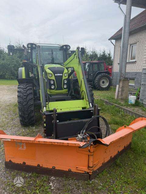 Claas Arion 440 su Claas front. krau, тракторы