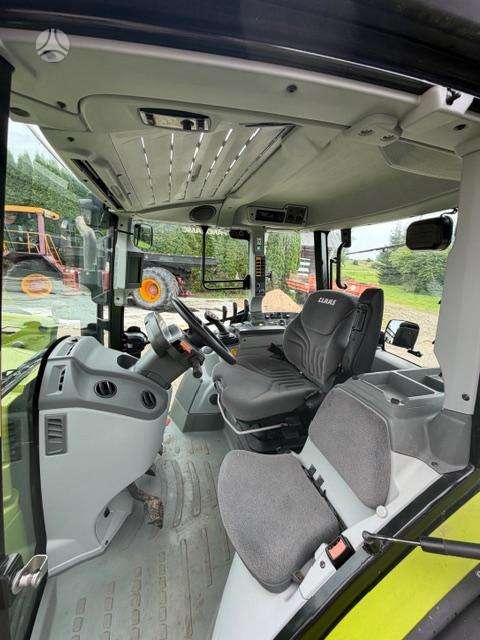 Claas Arion 440 su Claas front. krau, тракторы