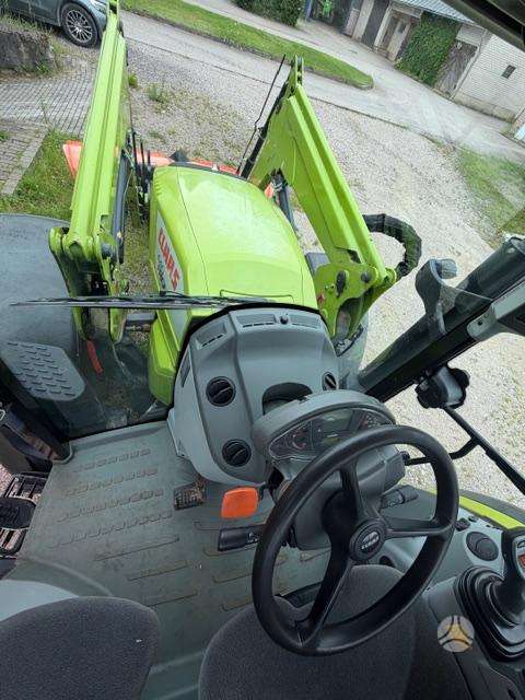 Claas Arion 440 su Claas front. krau, тракторы