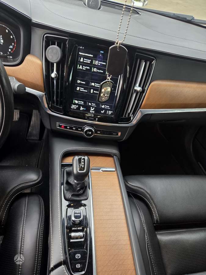Volvo S90, 2.0 l., Седан