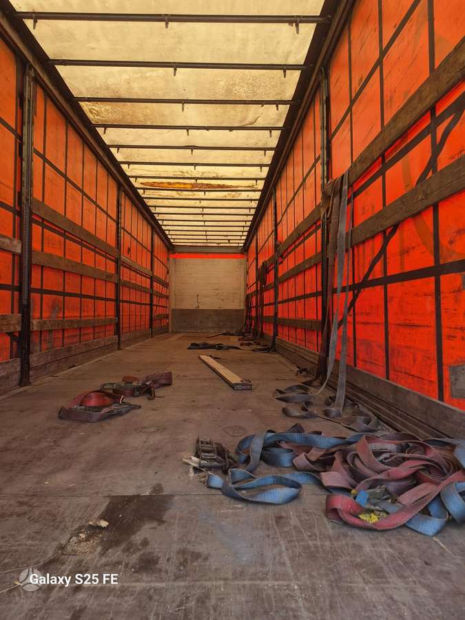 Schmitz SCS24/L, užuolaidinės / tentinės