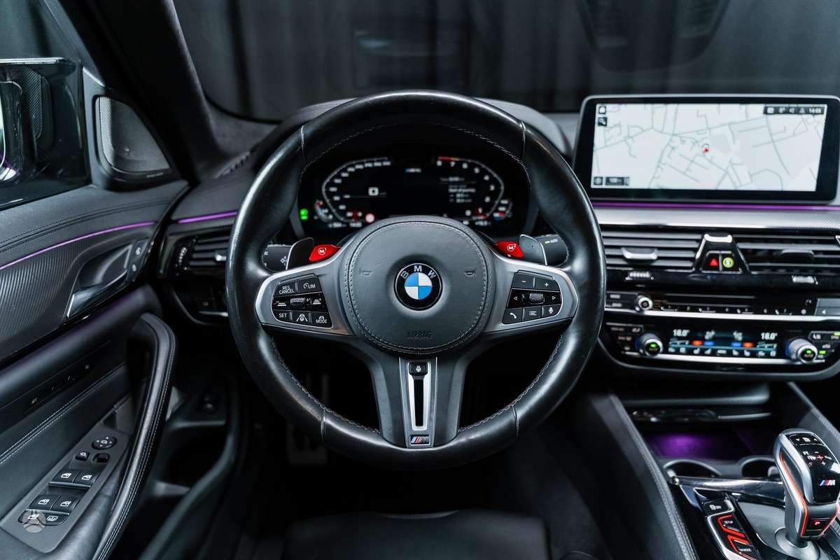 BMW M5, 4.4 l., Седан