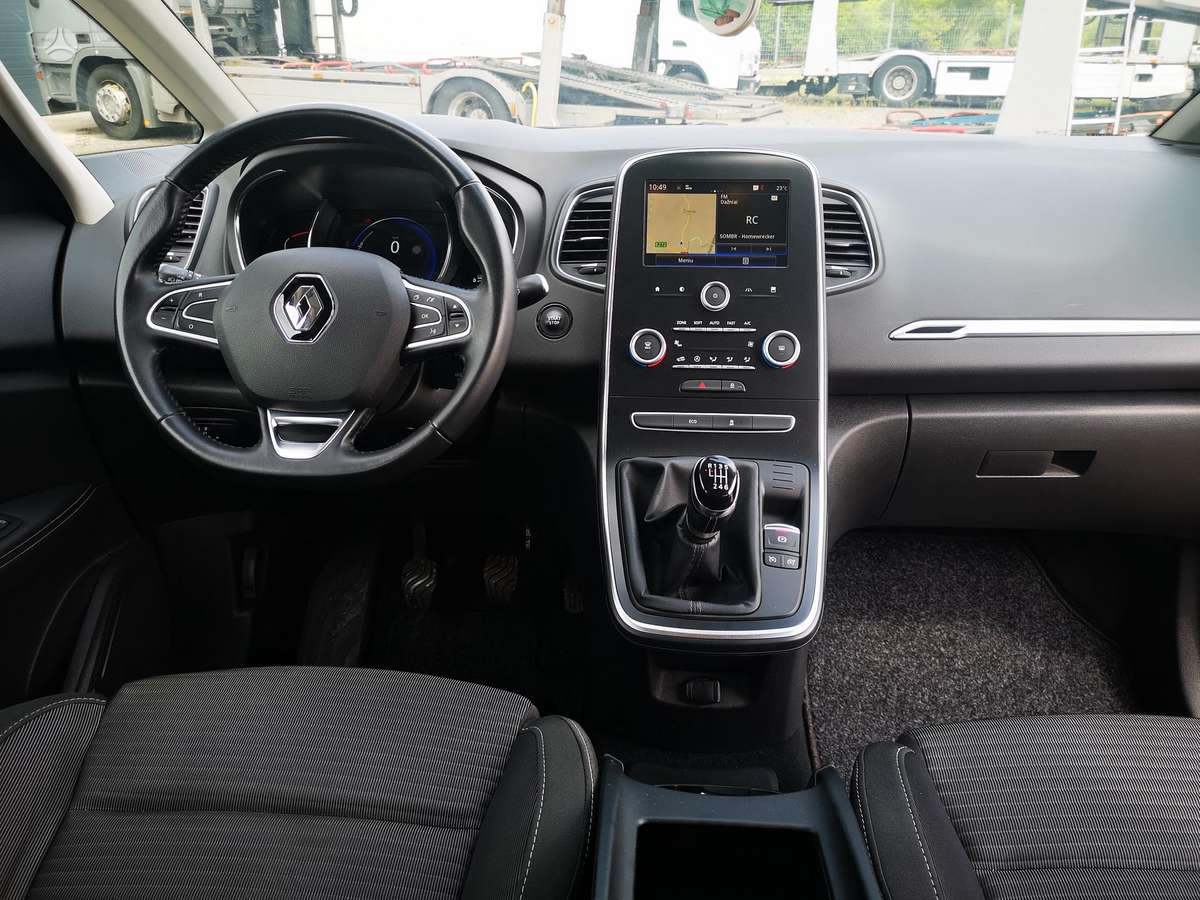 Renault Grand Scenic - 10