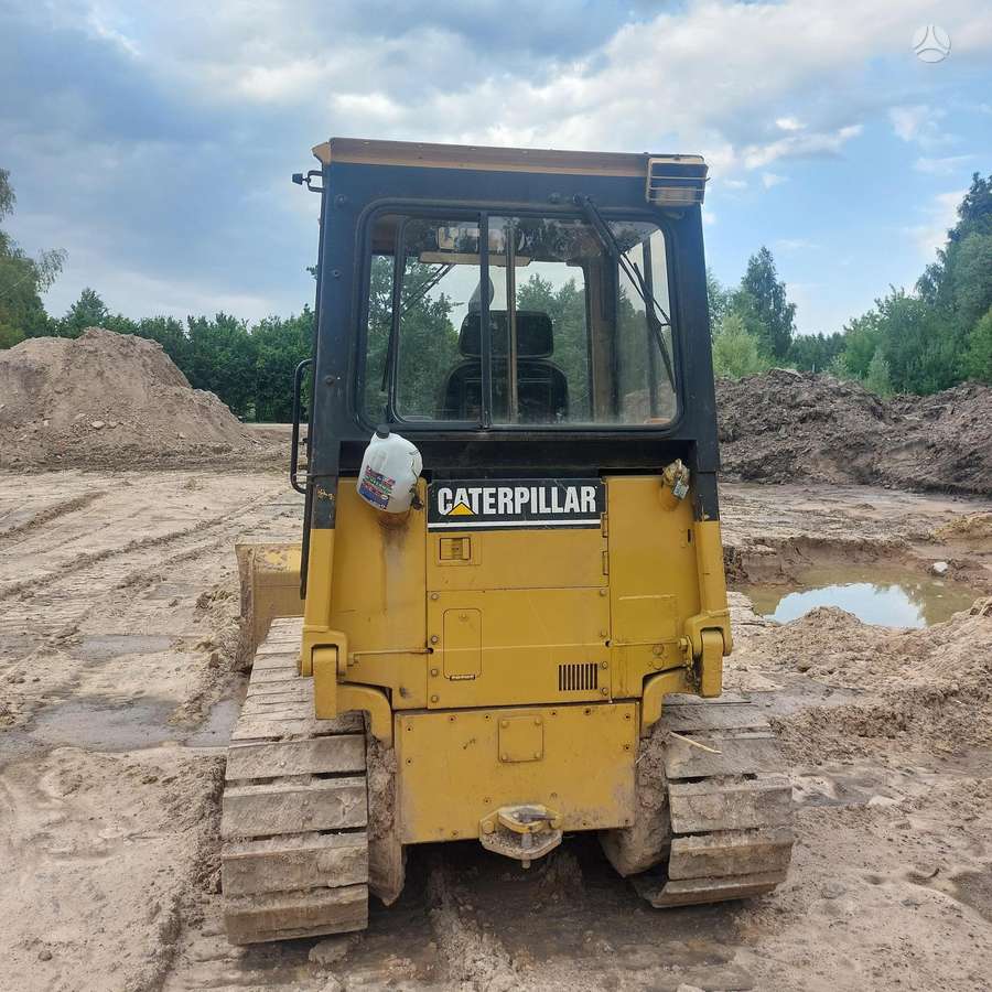 Caterpillar D4, buldozeriai