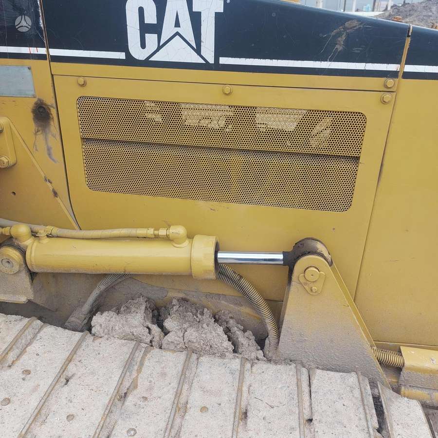 Caterpillar D4, buldozeriai