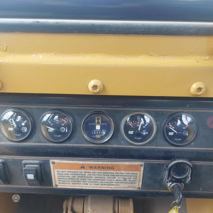 Caterpillar D4, buldozeriai
