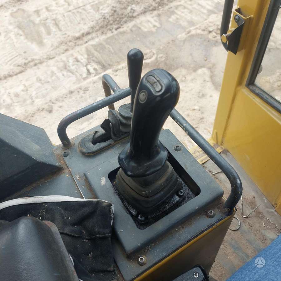 Caterpillar D4, buldozeriai