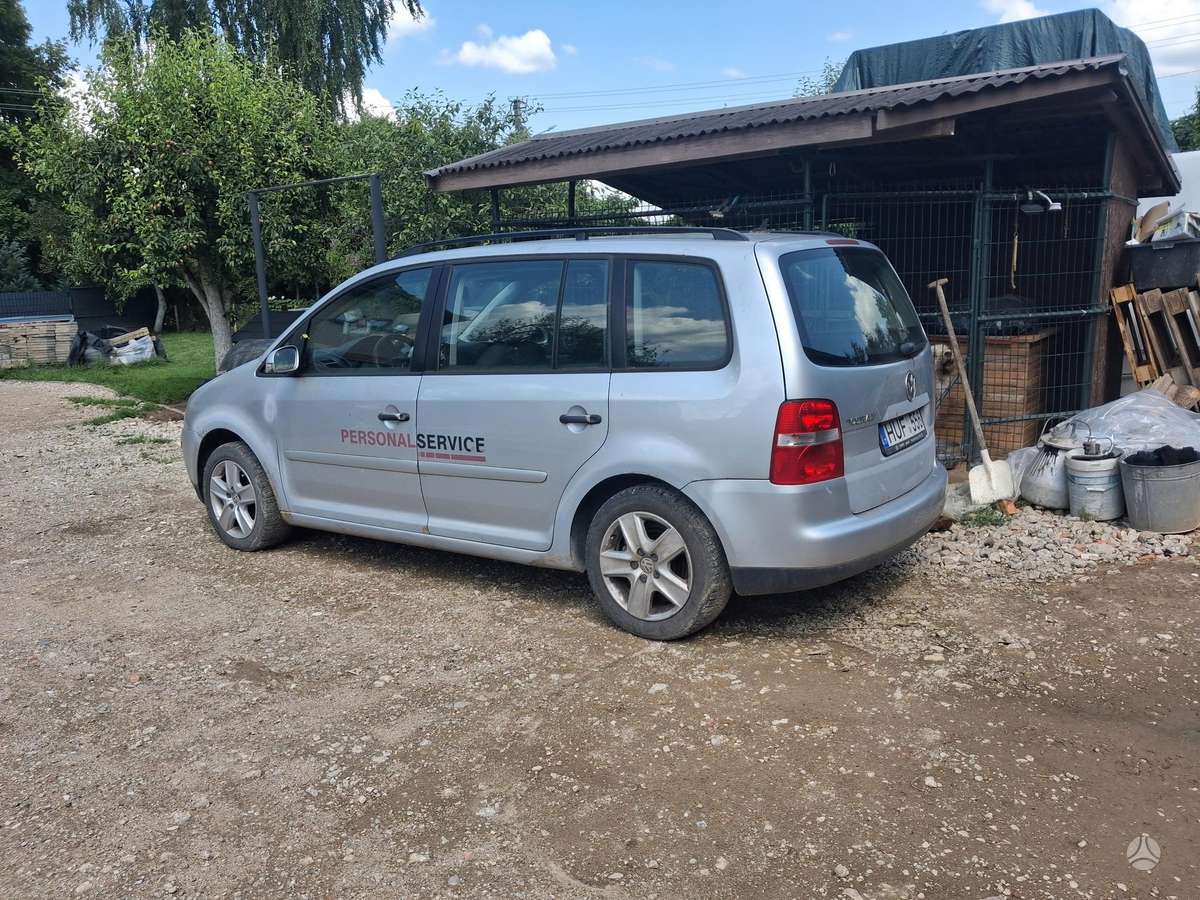Volkswagen Touran - 1
