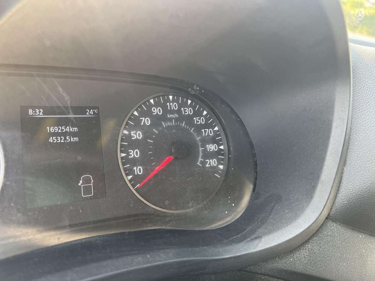 Nissan NV400, savivarčiai