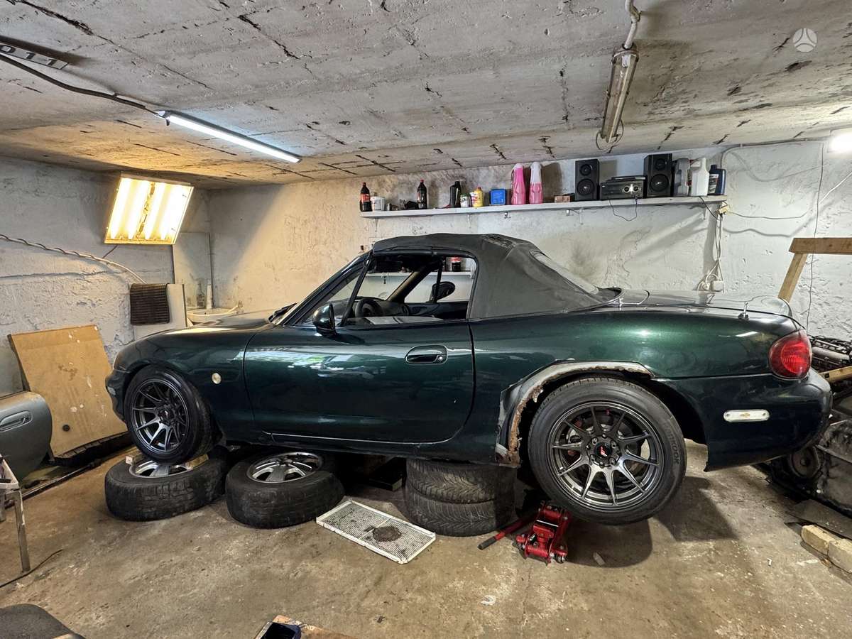 Mazda MX-5, 1.6 l., convertible