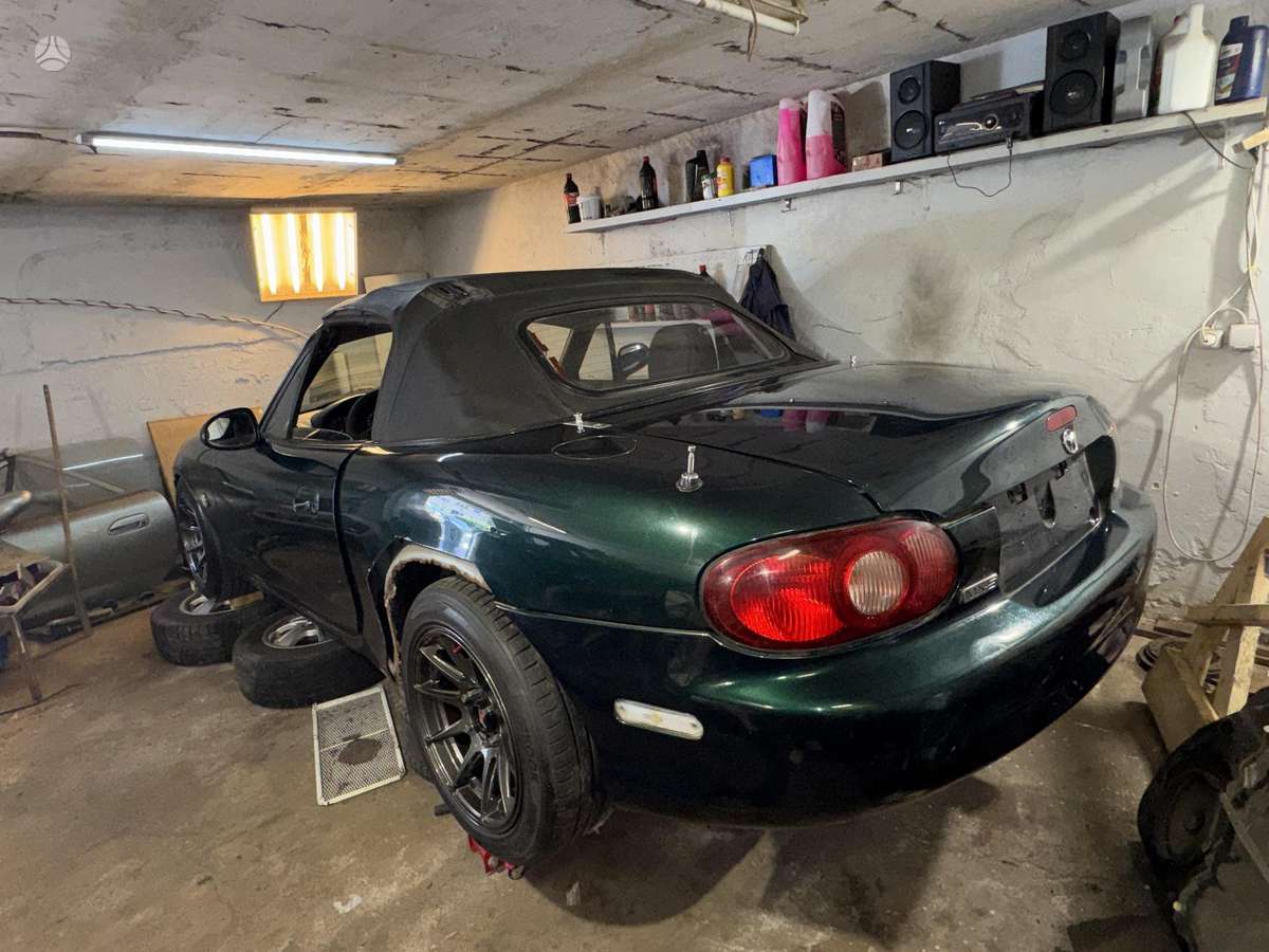 Mazda MX-5, 1.6 l., convertible