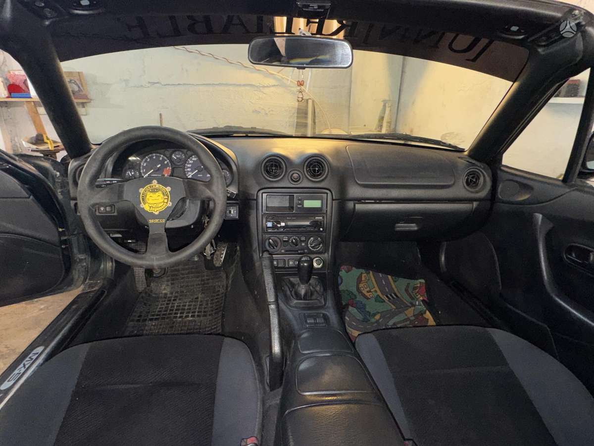 Mazda MX-5, 1.6 l., convertible