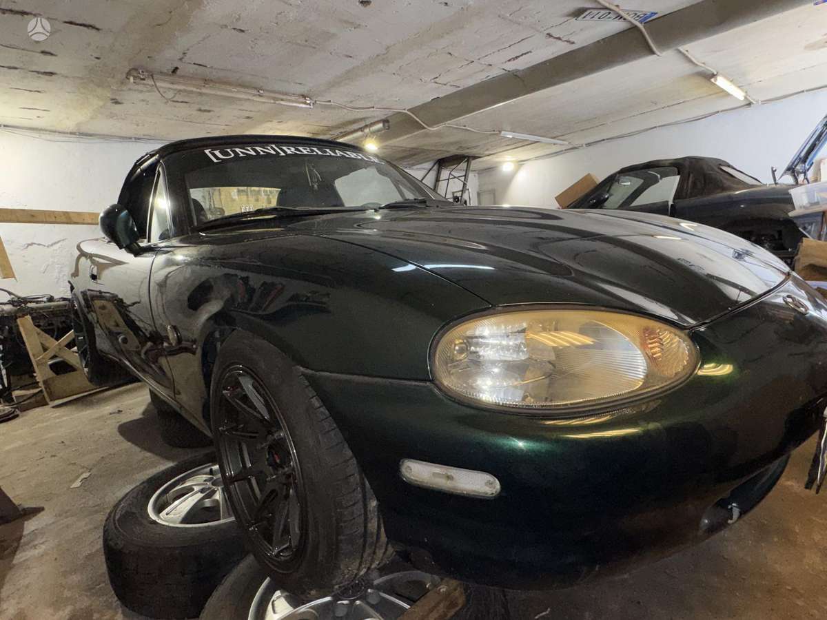 Mazda MX-5, 1.6 l., convertible