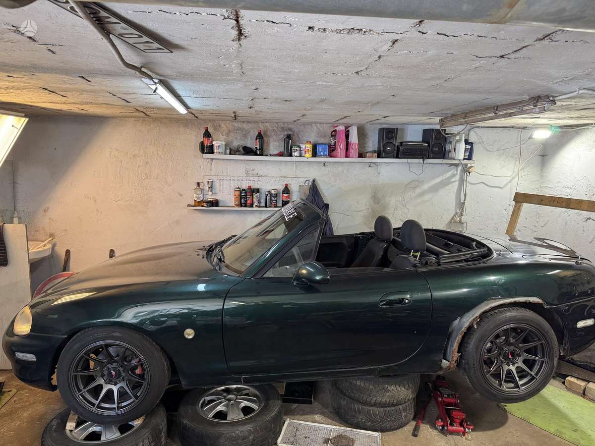 Mazda MX-5, 1.6 l., convertible