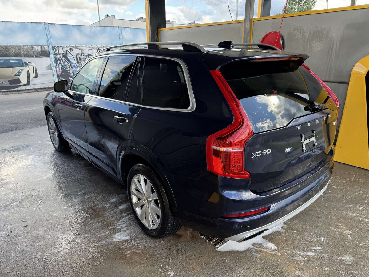 Volvo XC90, 2.0 l., off-road / crossover