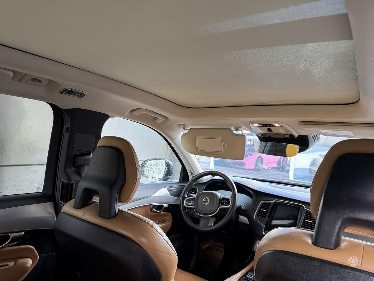 Volvo XC90, 2.0 l., off-road / crossover