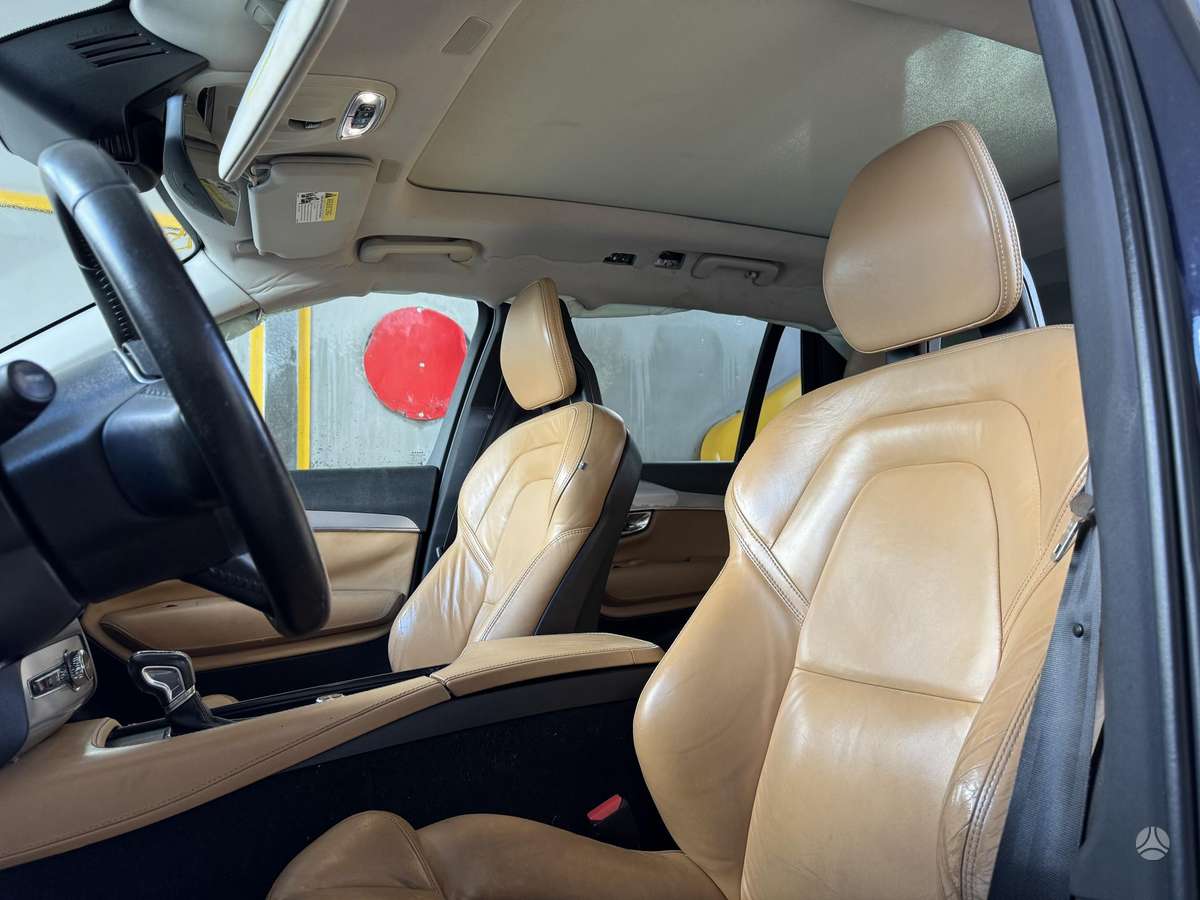 Volvo XC90, 2.0 l., off-road / crossover