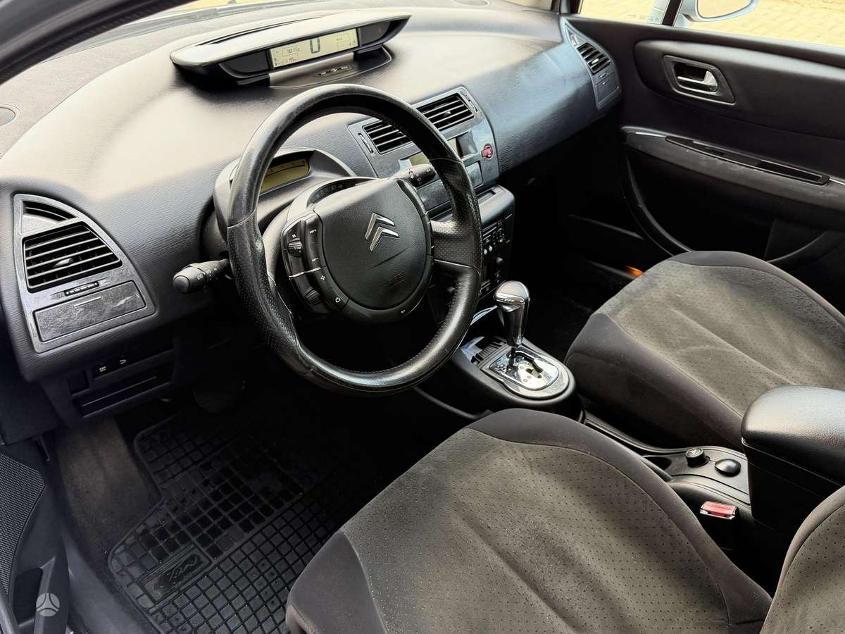Citroen C4, 2.0 l., hatchback