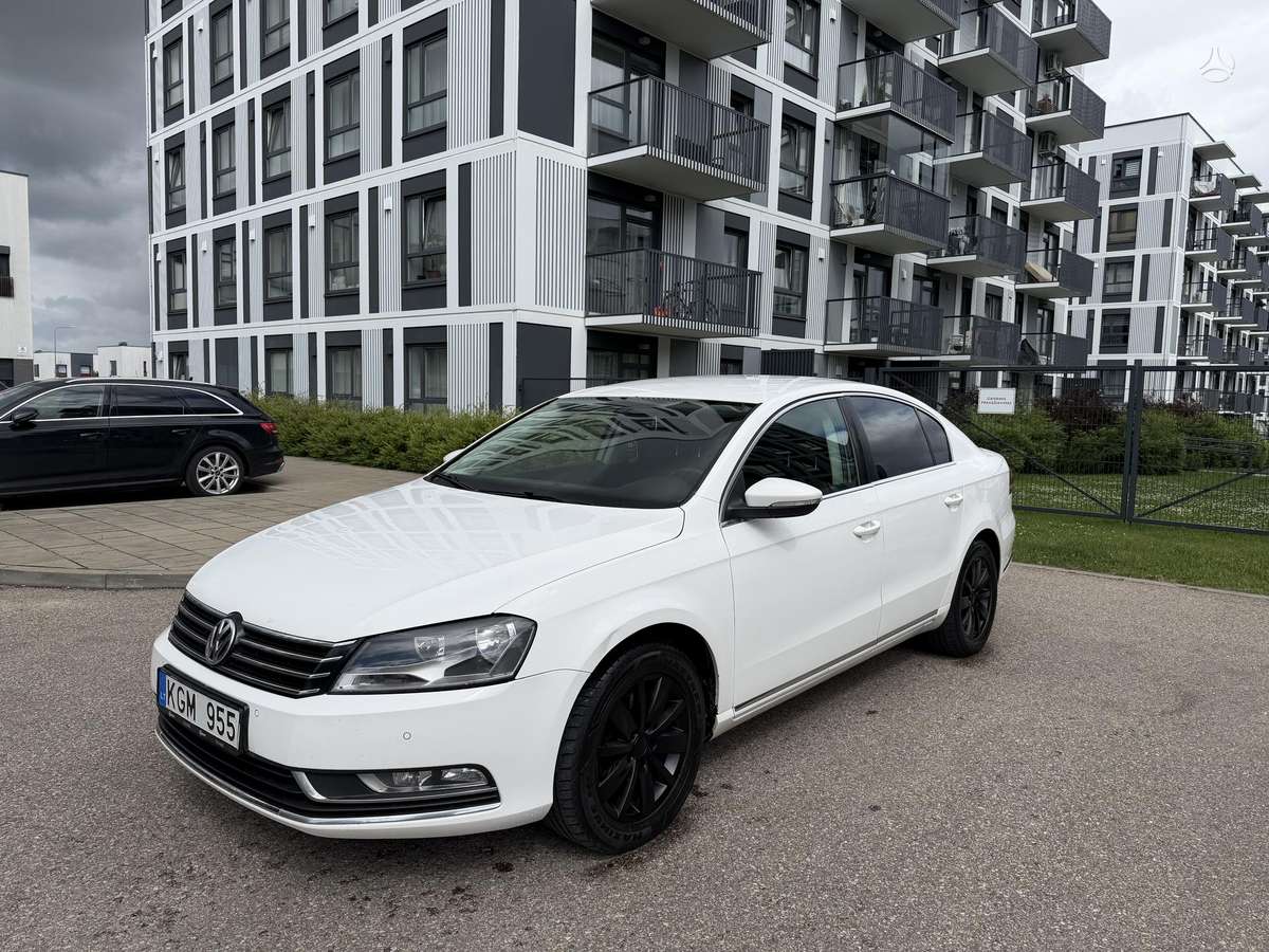 Volkswagen Passat - 1