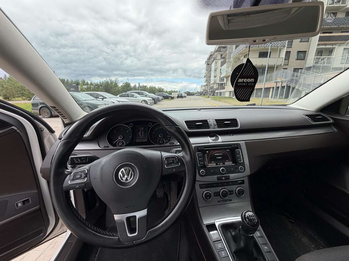 Volkswagen Passat - 9