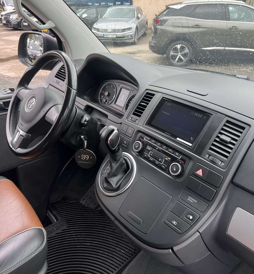 Volkswagen Multivan - 2