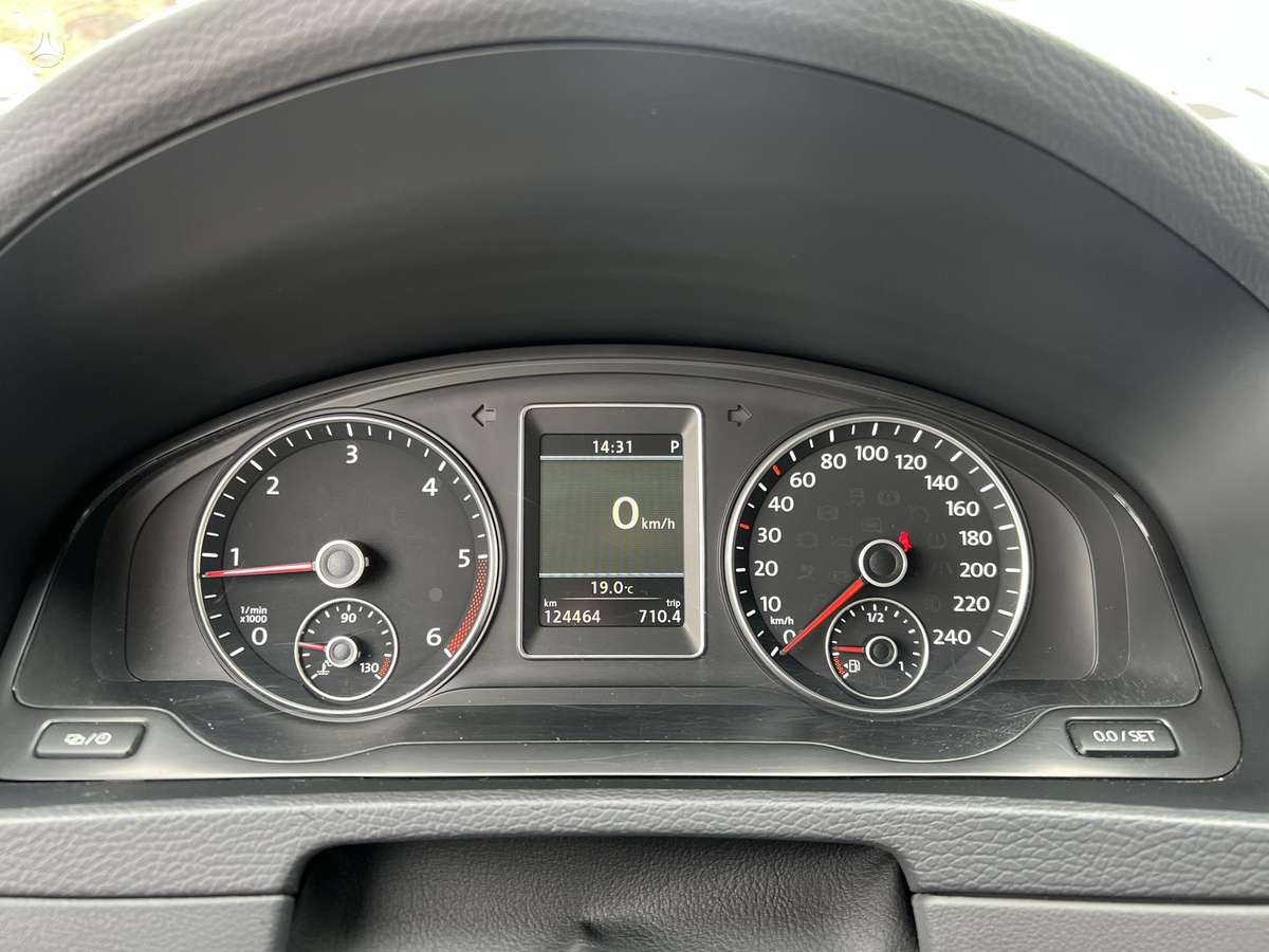 Volkswagen Multivan - 12