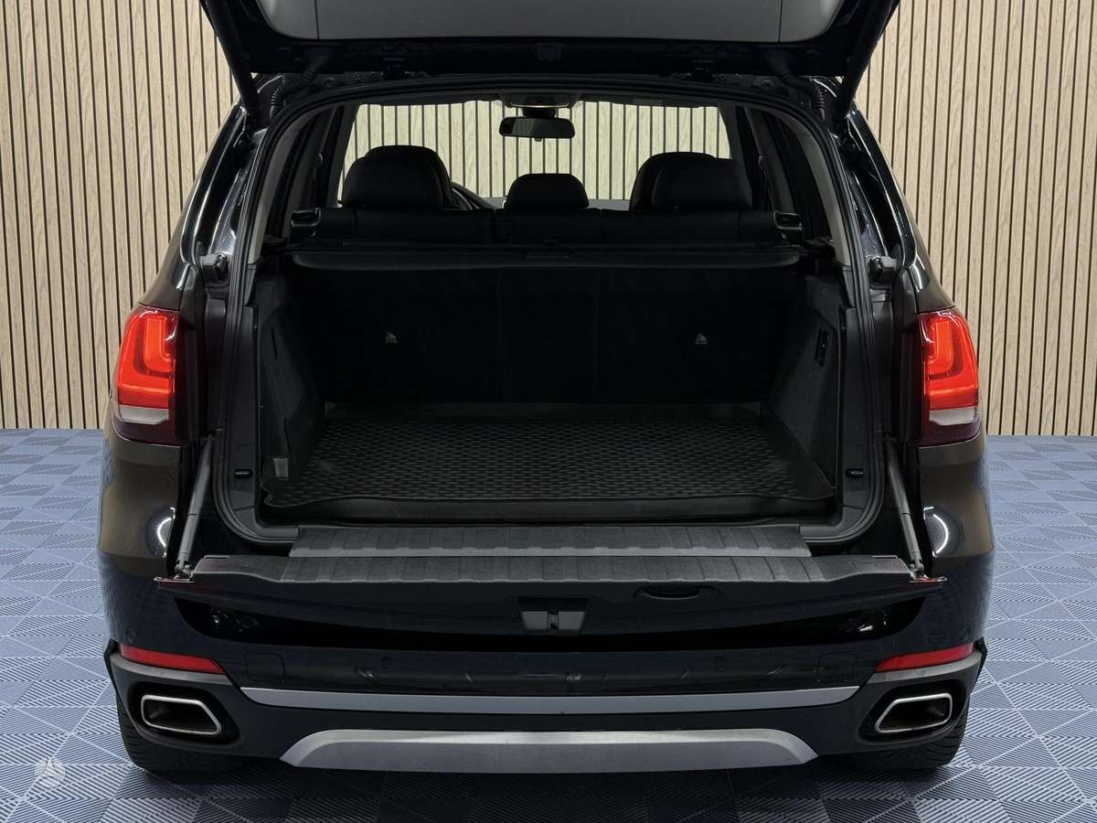 BMW X5, 3.0 l., off-road / crossover