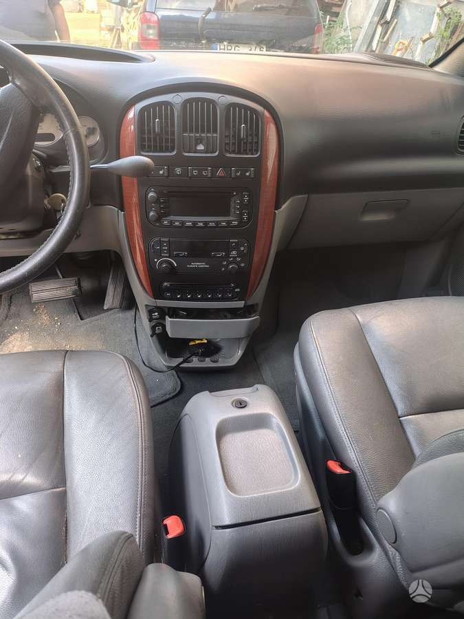 Chrysler Grand Voyager dalimis